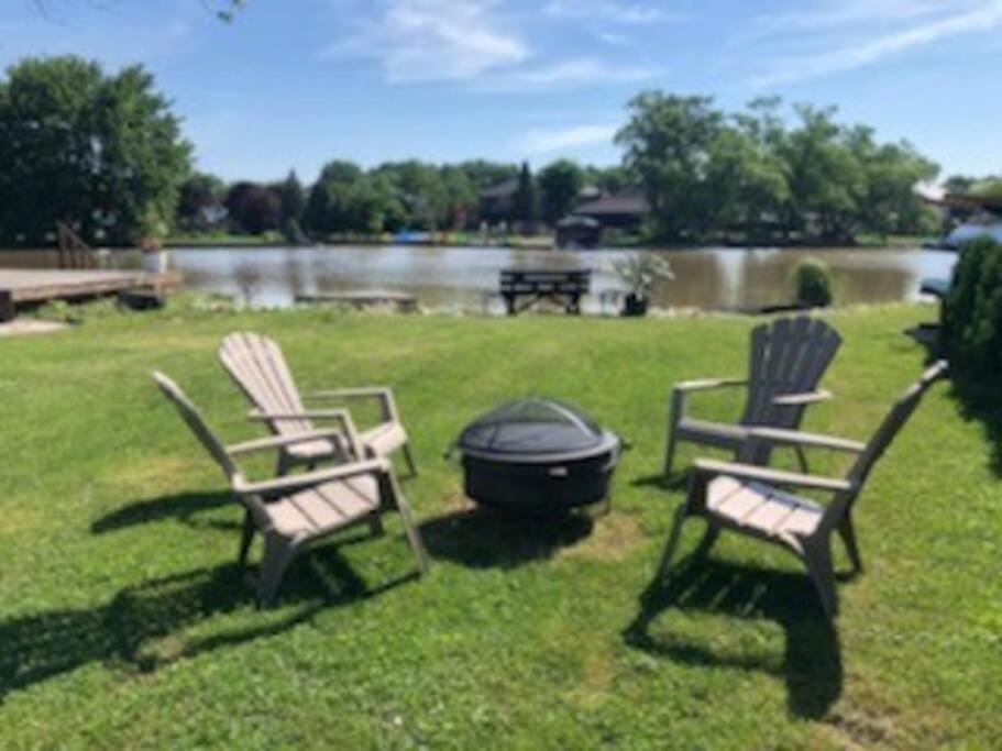 2 Bedroom Getaway On The River/Close To Marina Belle River Экстерьер фото