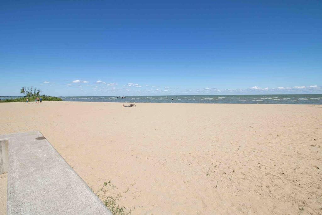 2 Bedroom Getaway On The River/Close To Marina Belle River Экстерьер фото